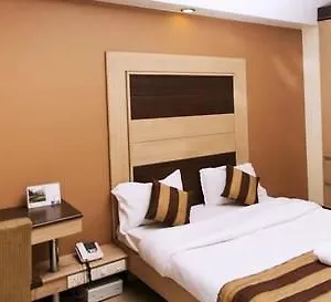 Hotel Pacific Huda Centre Sec 41